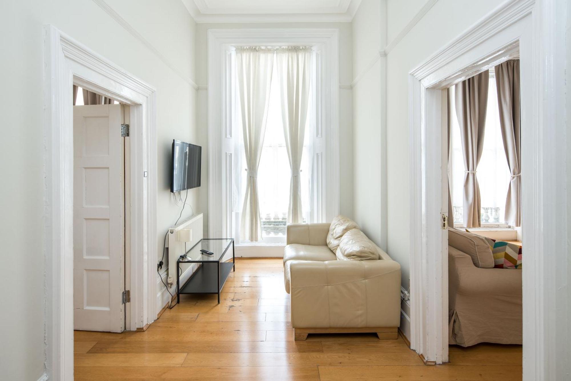 Ferienwohnung Four Beds By The Station London Exterior foto