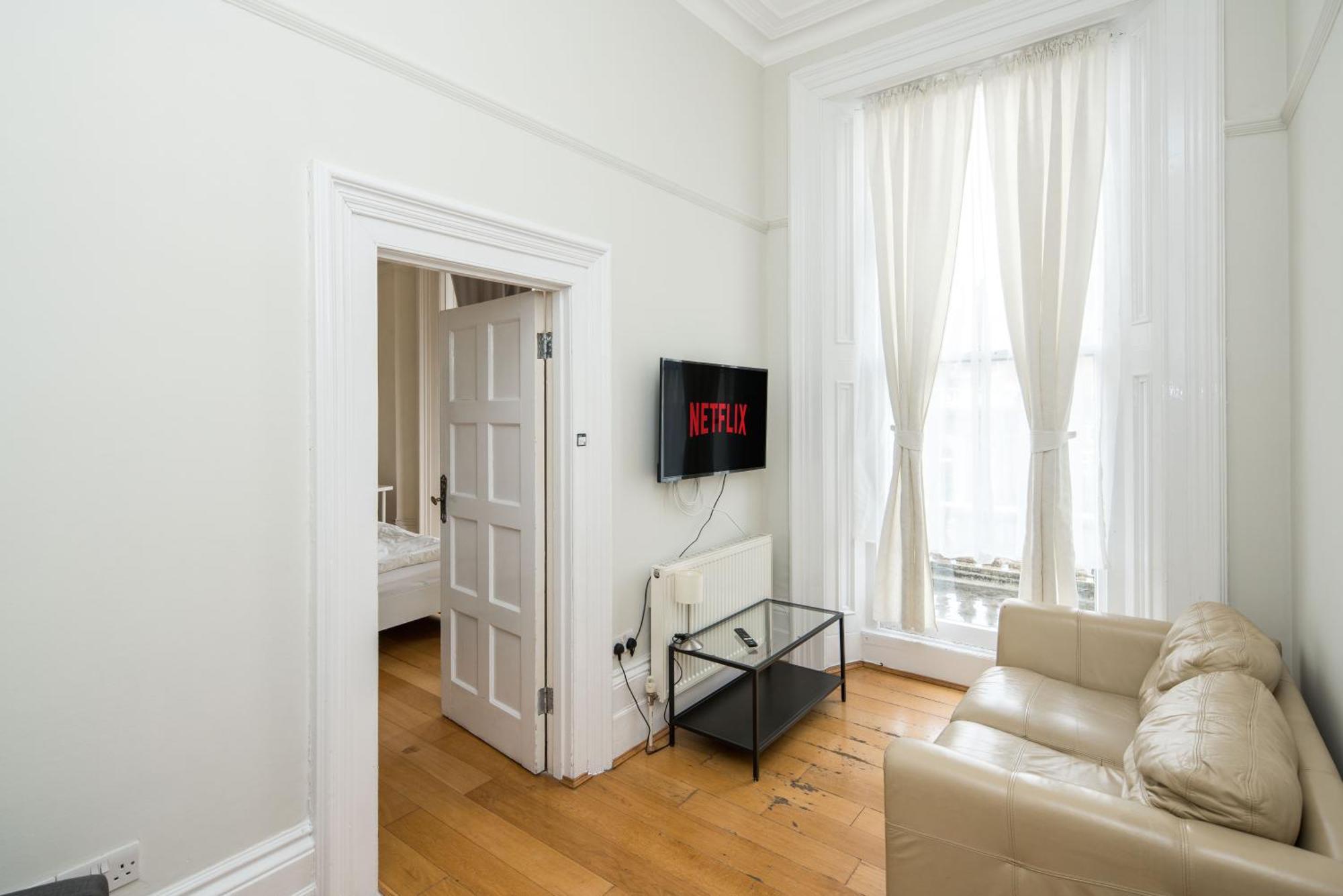 Ferienwohnung Four Beds By The Station London Exterior foto