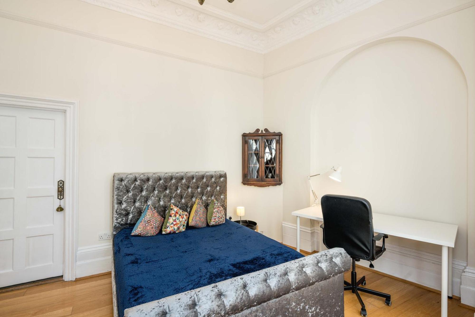 Ferienwohnung Four Beds By The Station London Exterior foto