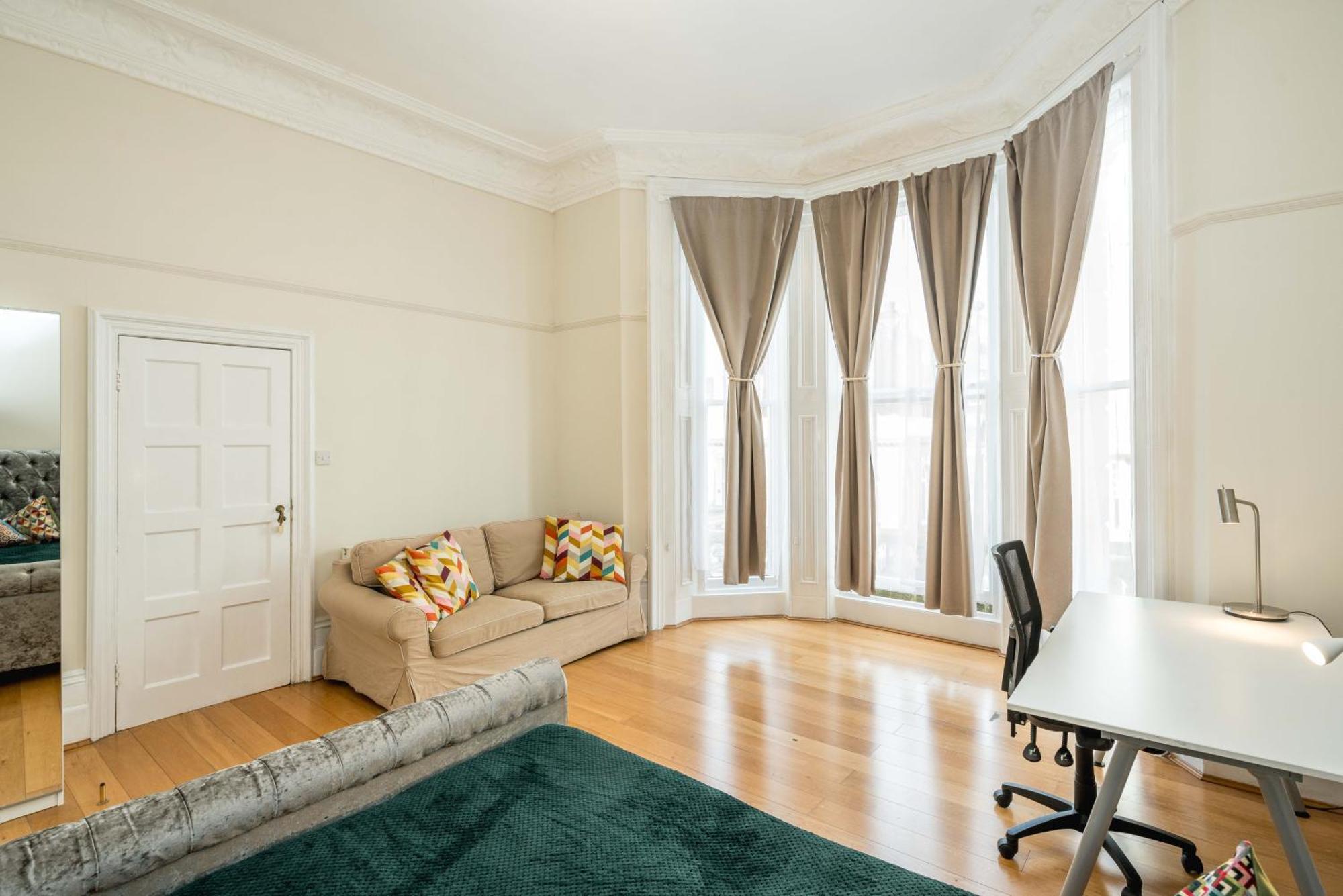 Ferienwohnung Four Beds By The Station London Exterior foto