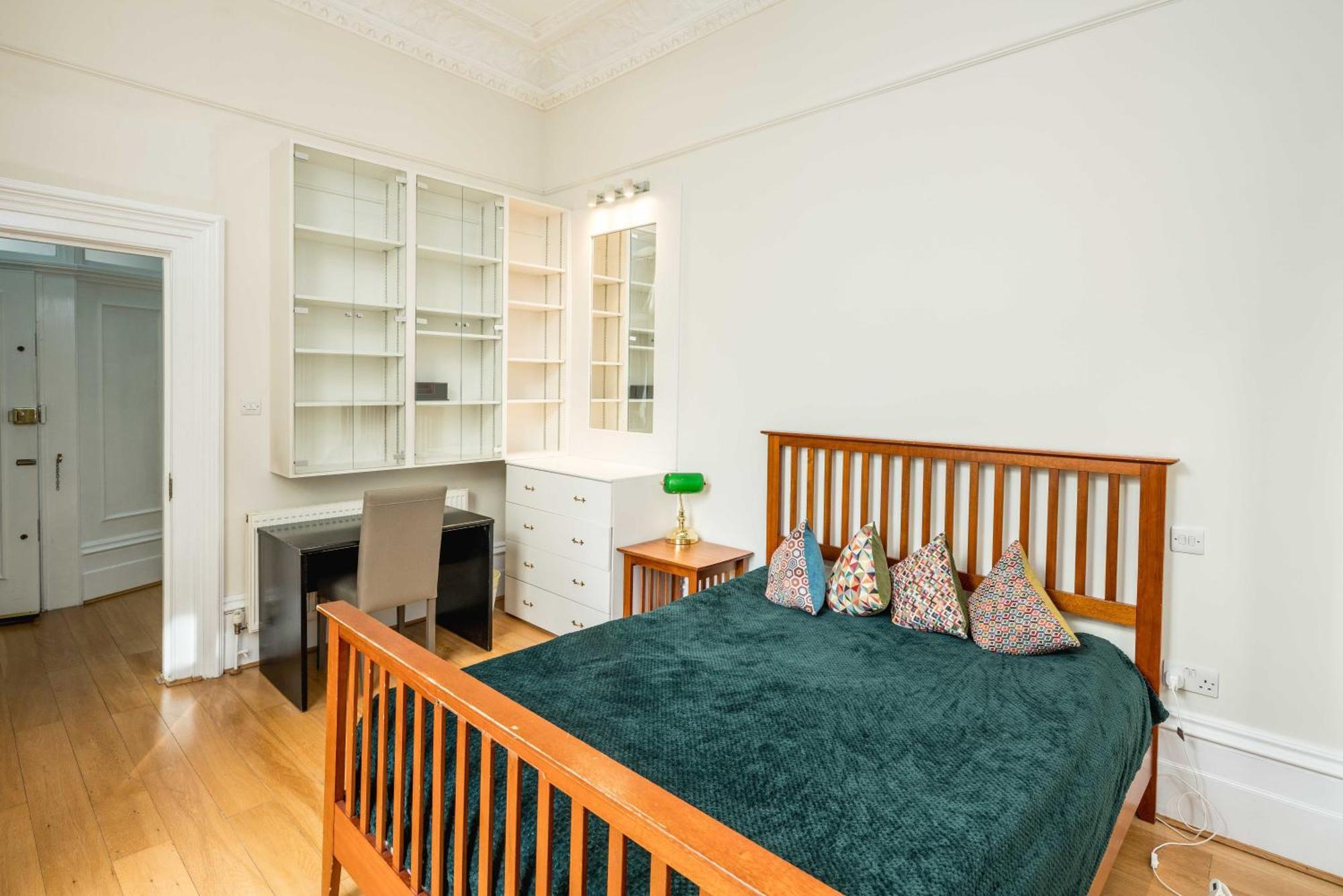 Ferienwohnung Four Beds By The Station London Exterior foto