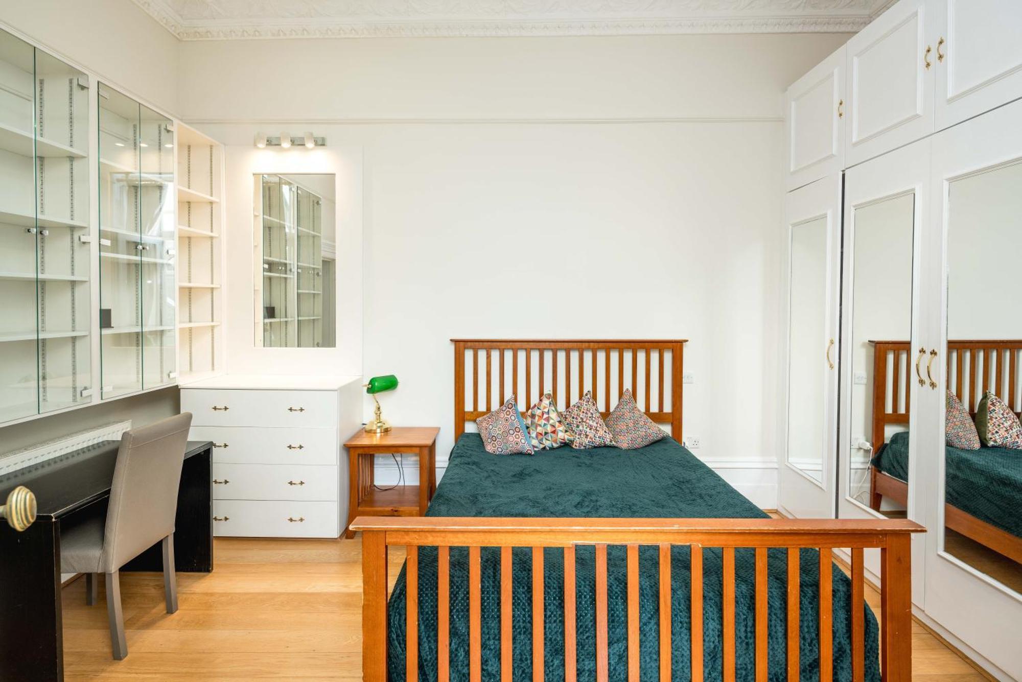 Ferienwohnung Four Beds By The Station London Exterior foto